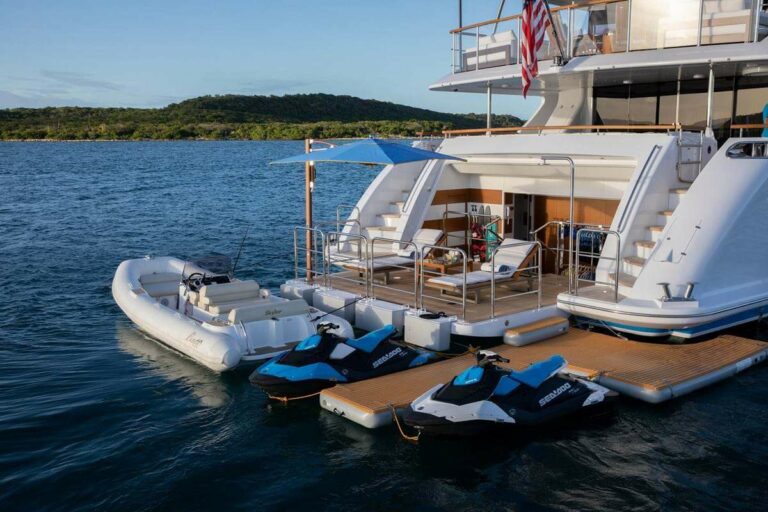 benetti-crystal-140-by009-skyler-exterior-5