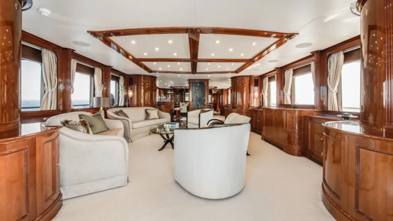 Benetti-sea-belle-35m-saloon