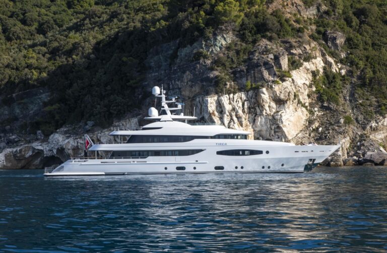 M/Y Tirea profilo dopo il refit