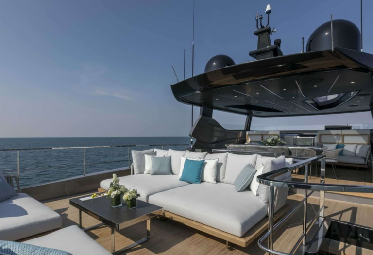 Overmarine 33 m Crazy flybridge