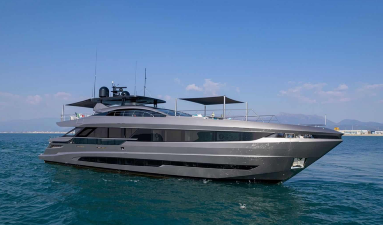 Overmarine 33 m Crazy profilo