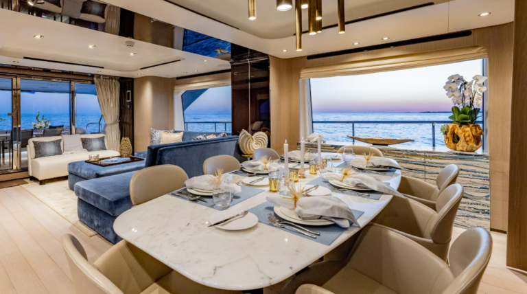 Azimut 4 Play 27m interni