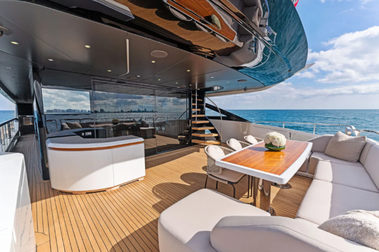 Magusta 33 m Lady K est