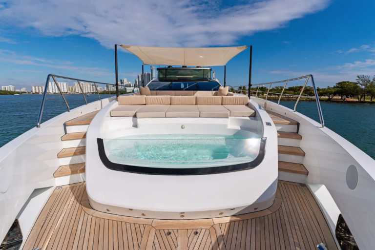 Mangusta 33m Lady K piscina