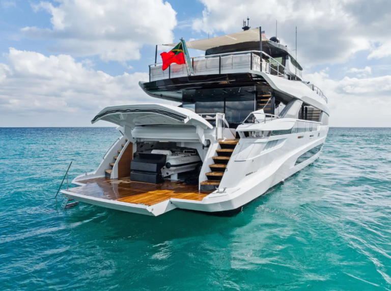 Mangusta 33m da poppa Lady K