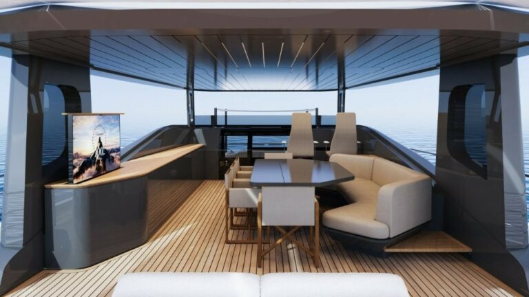 Arcadia Yachts_A80new_Stern (3)