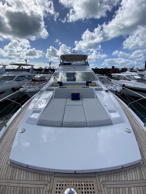 Azimut 25 m Brooklyn est vista da prua