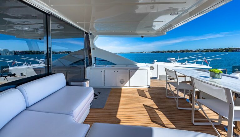 Azimut 86 M esterni