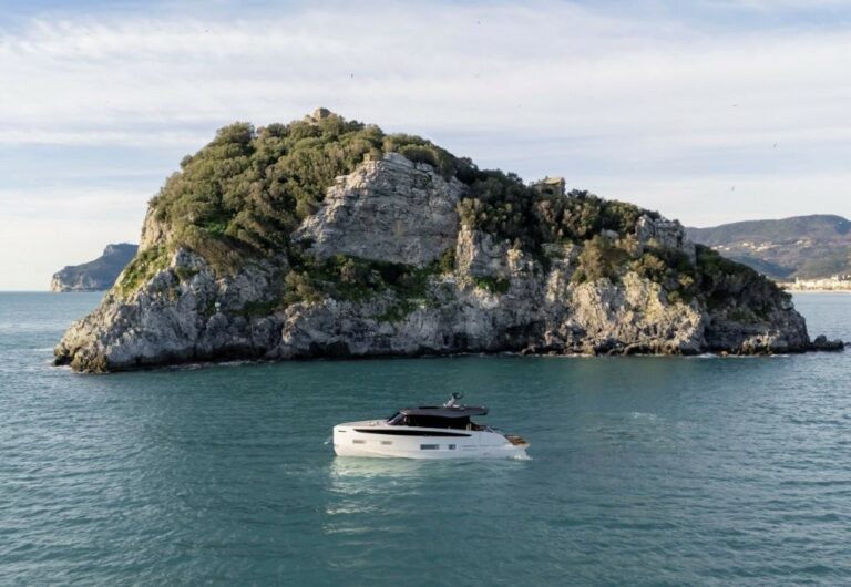 Azimut Seadeck 6_WEB RES