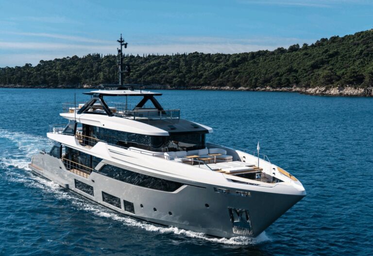 Custom Line Navetta 38-Videoworks