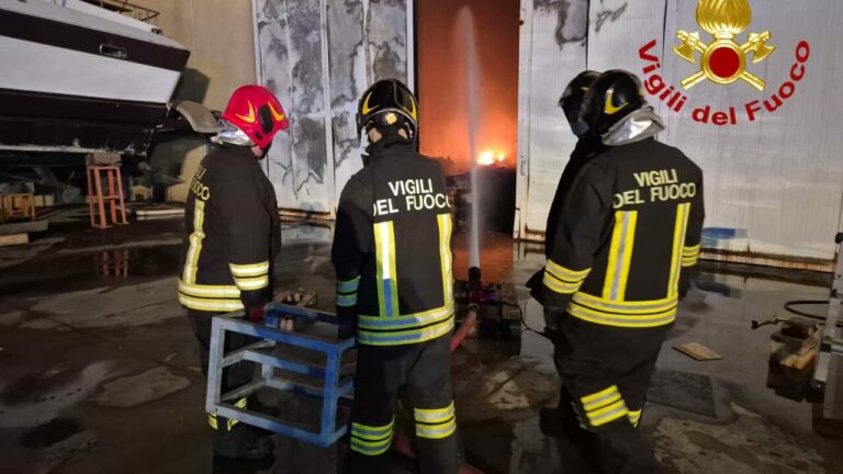 olbia incendio cantiere nautico-VdF
