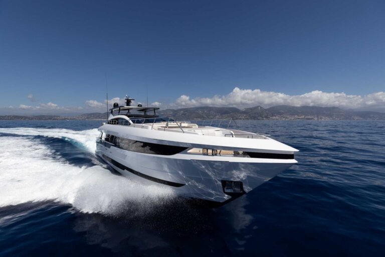 2_Mangusta_GranSport_33_2_running