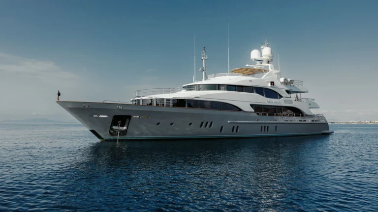 Benetti Justa Delia 44 m profilo