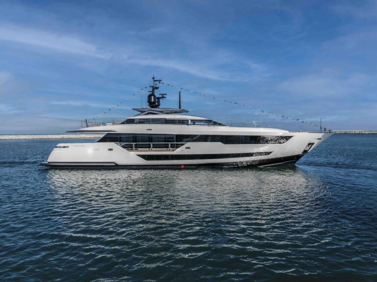 Custom Line 120’#12_Main Image
