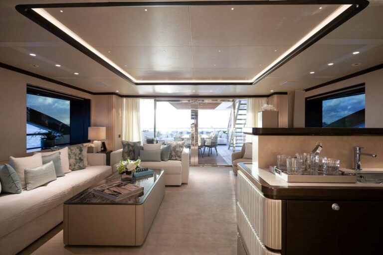 Fantasea Benetti 50 m interni e outdoor