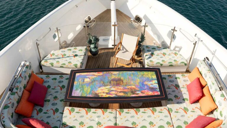 ULYSSES_Foredeck-Lounge-fraser