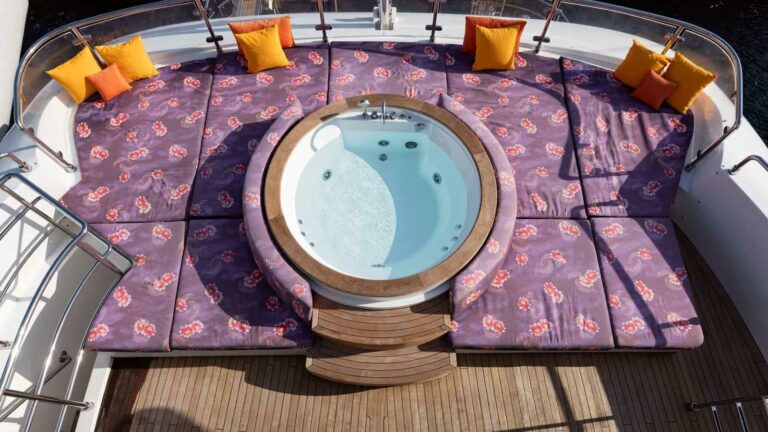 ULYSSES_Hot-Tub-fraser