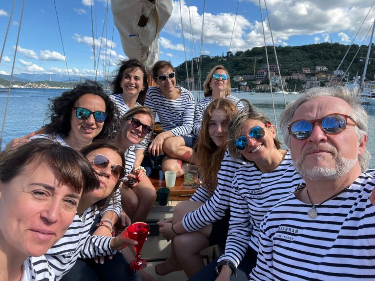 Damiano Landi, velista e divulgatore, con l’equipaggio