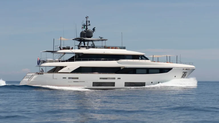 maria-theresa-33m-Custom Line run