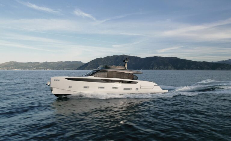Azimut Seadeck 7_Running (5) (Medie)