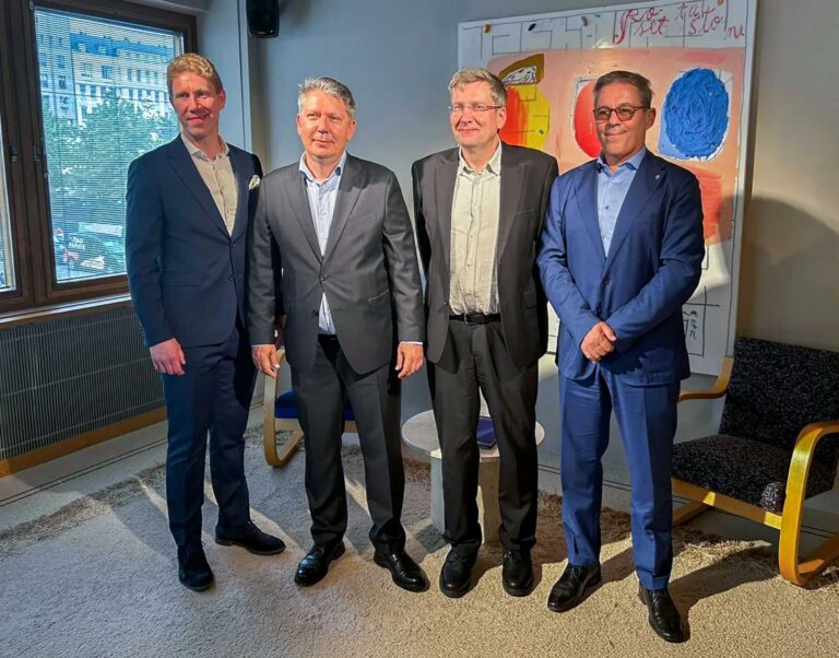Dalla-sinistra-Petrus-Blomqvist-Partner-di-Vaaka-Lauri-Haavisto-CEO-di-Foreship-Markus-Aarnio-Chief-Naval-Architect-di-Foreship-Carlo-Luzzatto-CEO-e-DG-di-RINA-1920×1506