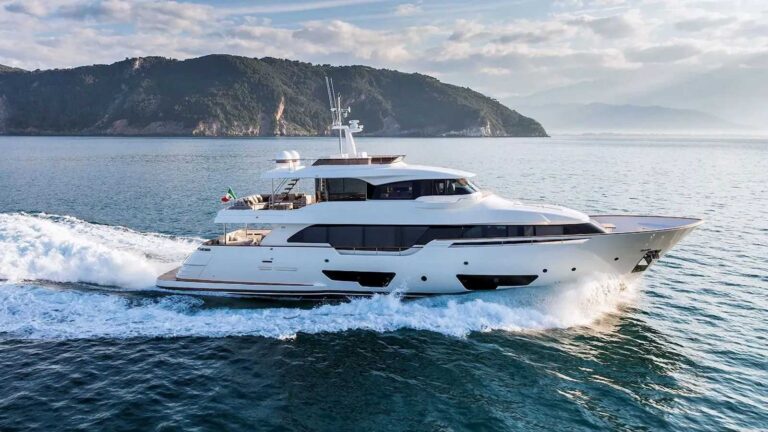 Meridiana profile Custom Line 28 m