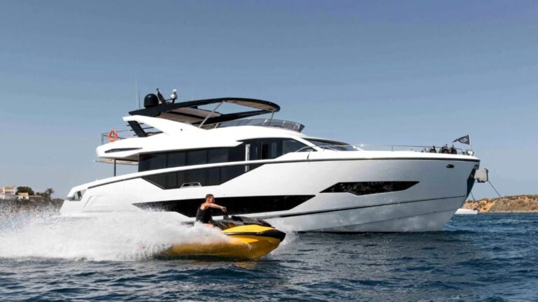 Sunseeker 90 foto di Geoft Moore West Nautical