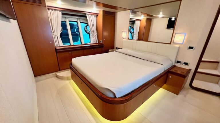 Occhi Verdi Ferretti 861 2006