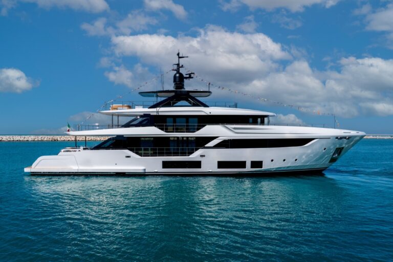 Custom Line Navetta 38#03_Main Image