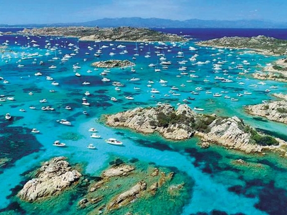 Arcipelago de La Maddalena invaso dagli yacht