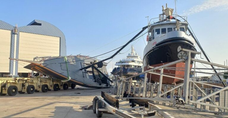 Wally Rocket rovesciato – cantiere Rossini