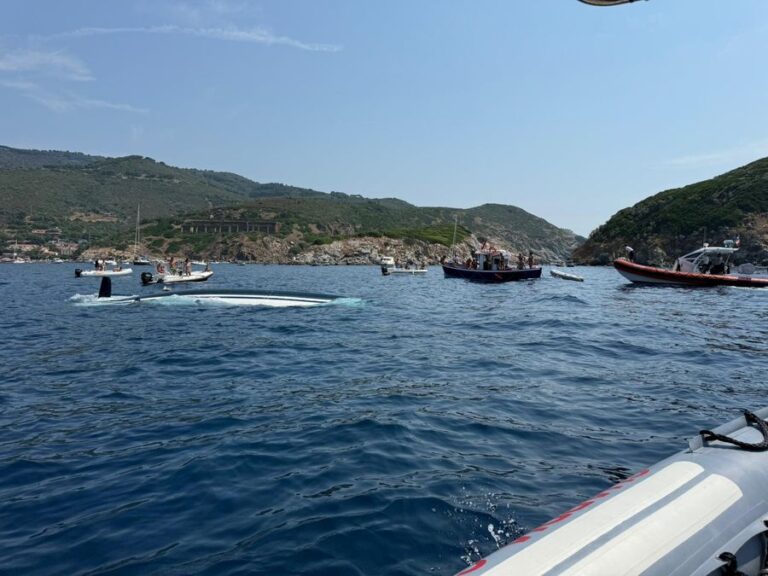 barca affondata isole gemini