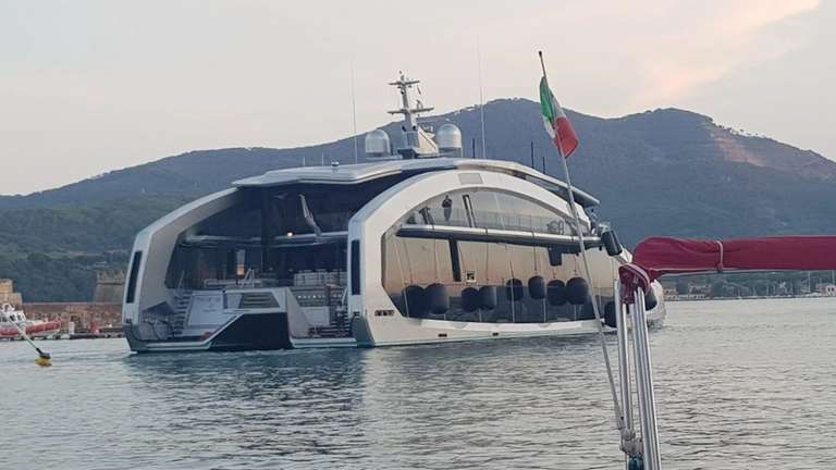 this-is-it-la-lamborghini-dei-mari-a-portoferraio