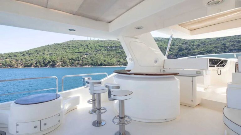 nimir Azimut-sun-deck-