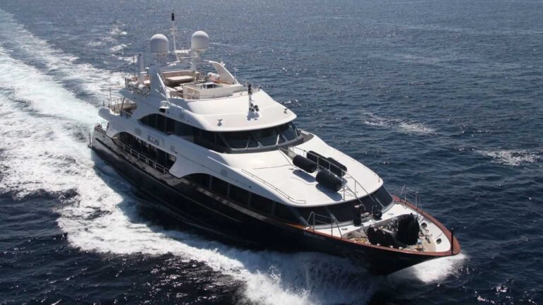 Benetti Kos 37 metri da prua –