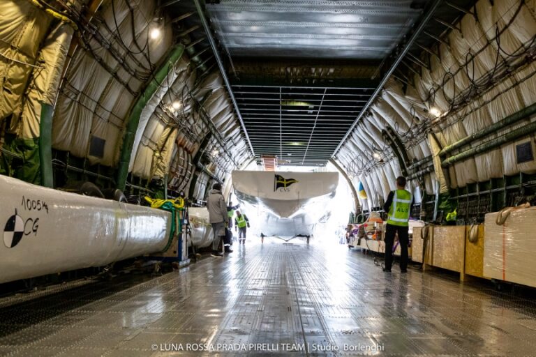 Luna Rossa fly to Auckland
