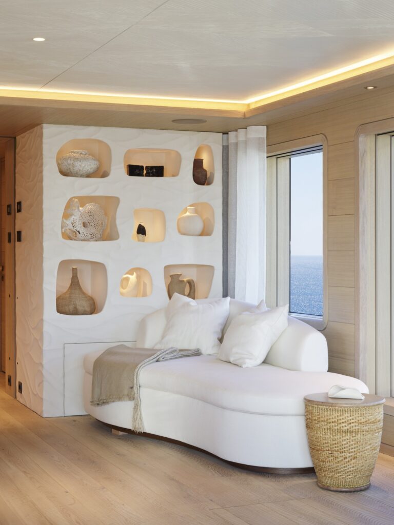 Main saloon – Nature Squared eggshell educational wall