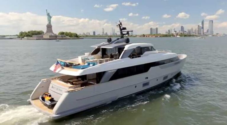 Sanlorenzo Don’t Tell Mom 28 m –