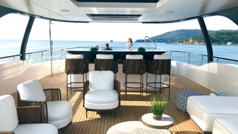 perla-bianca-Baglietto-41m-sundeck-