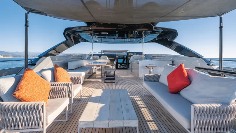 Hp6 Riva 100′ Corsaro