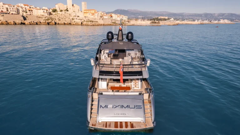 Hp6 Riva 100′ Corsaro