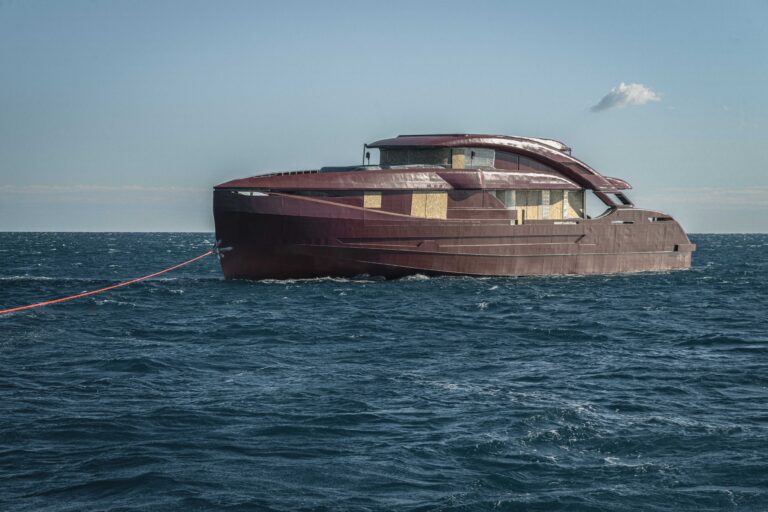 Isa Yachts 2 scafi 1 –