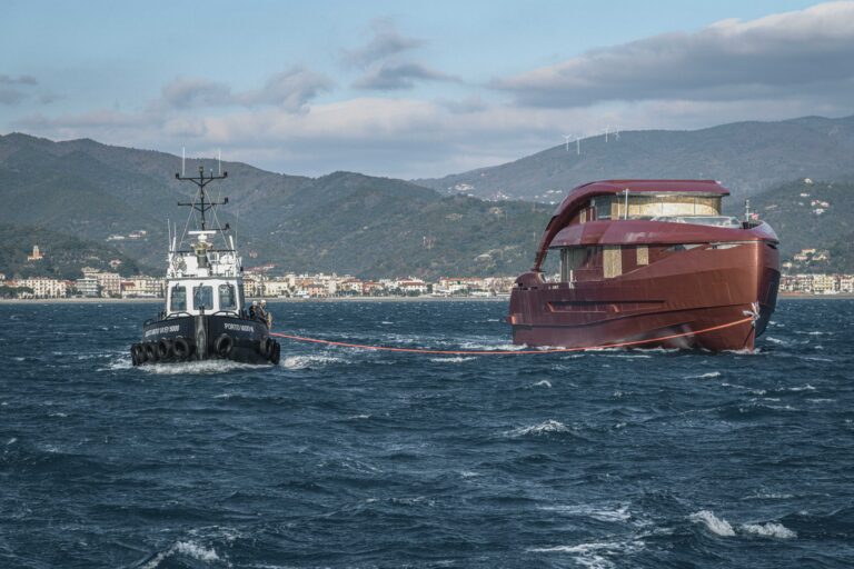 Isa Yachts 2 scafi 2 –