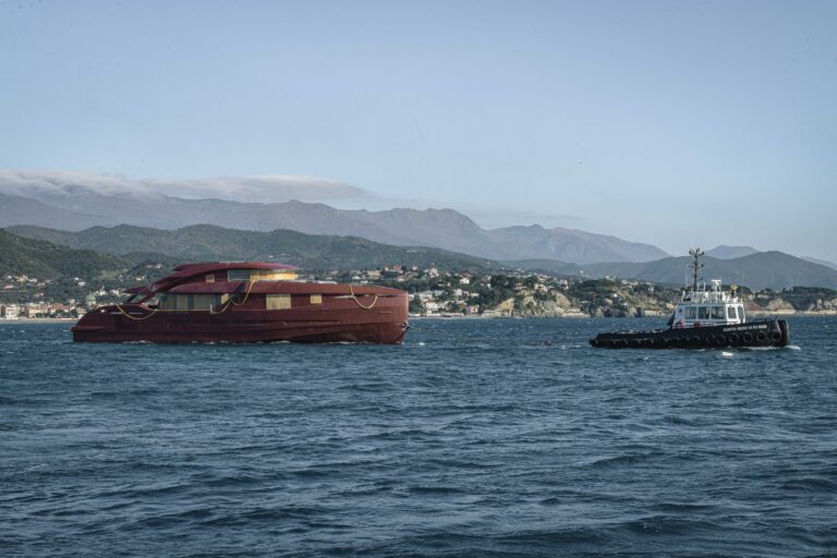 Isa Yachts 2 scafi 3