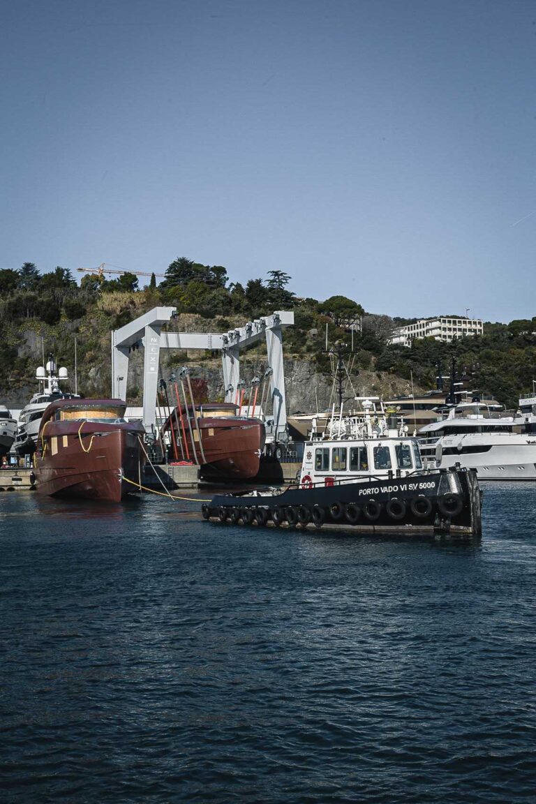 Isa Yachts 2 scafi 4