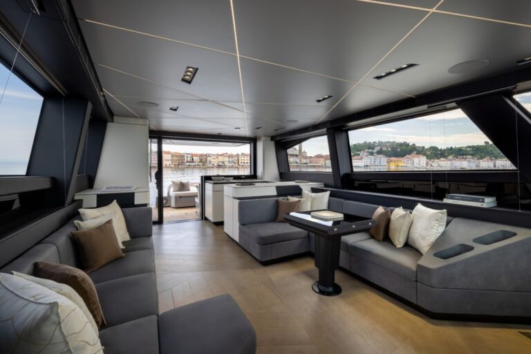 Pershing GTX70_Interiors_3