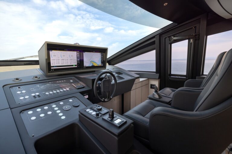 Pershing GTX70_Interiors_5