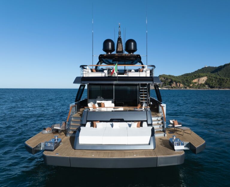 Riva 112′ Dolcevita Super (18)