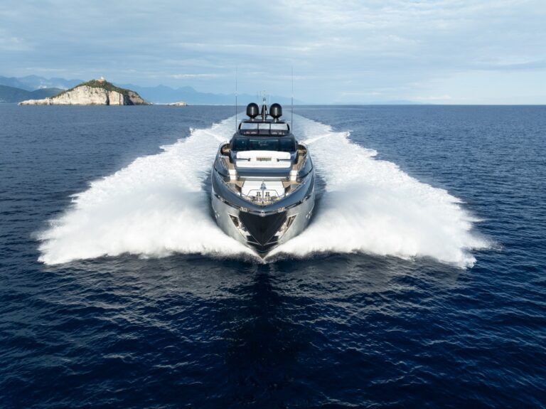 Riva 112′ Dolcevita Super (18)