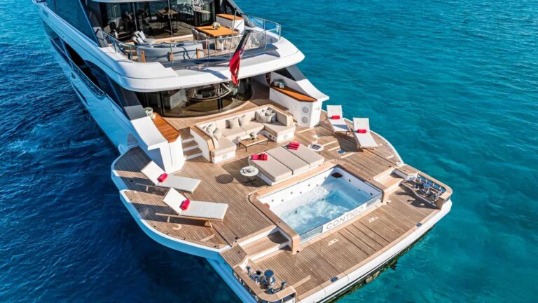CONTIGO-Benetti-Oasis-Aft-Deck-kitson-yachts –